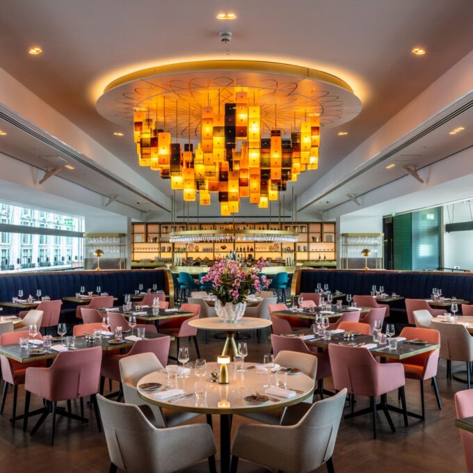 Alya Loungefåtölj restaurangmiljö